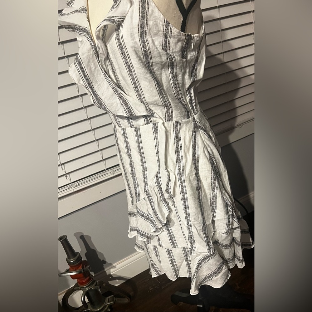 LYDELLE RUFFLE WRAP DRESS - Picture 4 of 5